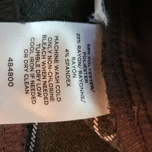 *FINAL PRICE *Loft ladies black and pink plaid capris. - Picture 7 of 7